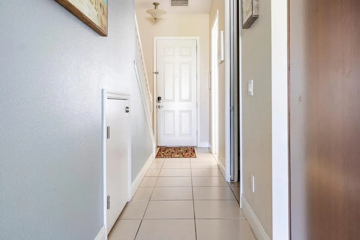 Luxury Villa, Clubhouse, Pool, 15 Mins From Disney Davenport 0*,  United States