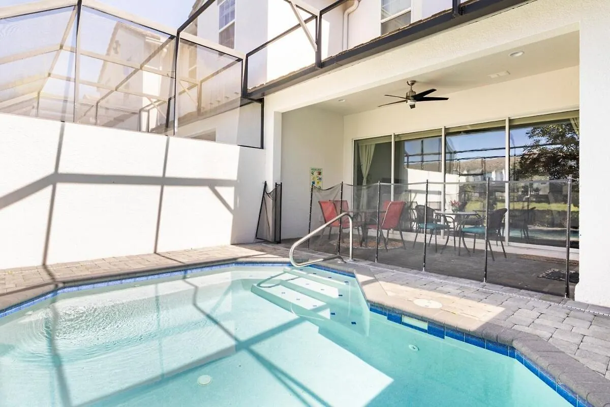 Luxury Villa, Clubhouse, Pool, 15 Mins From Disney Davenport Holiday home